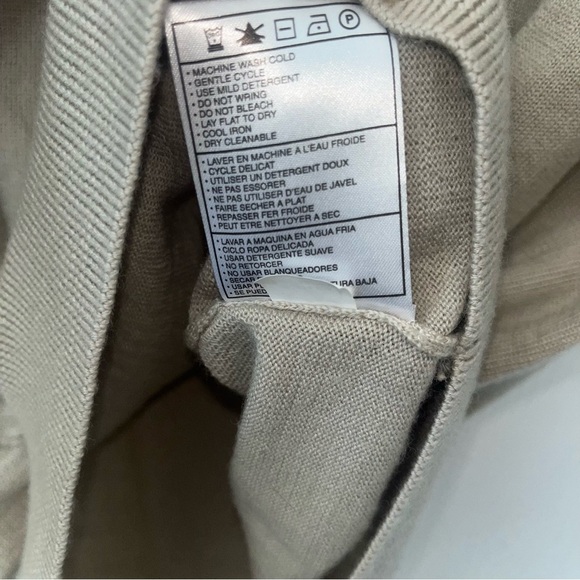 Tiger Woods Collection Tan V-Neck Sweater with Relaxed Fit - Picture 5 of 7